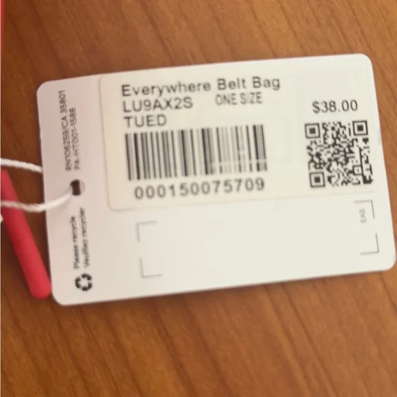 NWT Lululemon Red 1L belt bag - Picture 3 of 4
